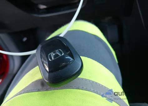 2023 Honda Civic Touring z USA, uszkodzony, nr VIN 2HGFE1F97PH323458